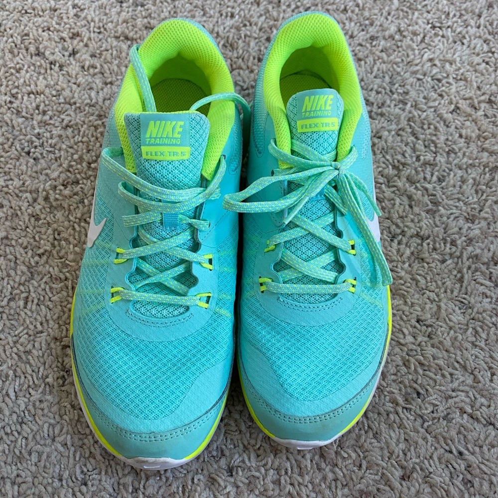 Nike training flex TR 5 tennis shoes